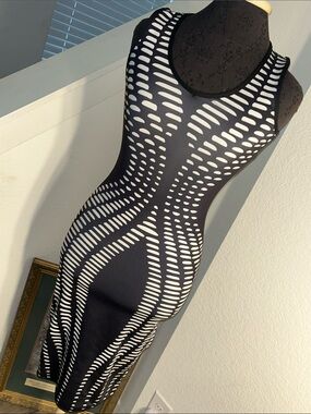 Sleeveless Black and White Patterned Midi Dress